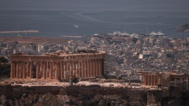 Yunanistan'da rekor sıcaklıklar nedeniyle okullar ve Akropolis'e erişim kapatıldı