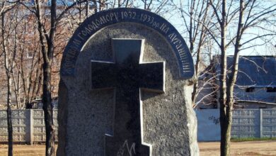 Lugansk'ta baskı ve Holodomor kurbanlarının anıtları söküldü