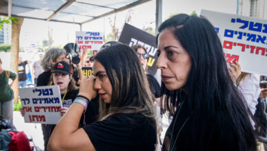 Rehine aileleri mevcut rehine anlaşmasını desteklemek için miting düzenliyor - İsrail Haberleri