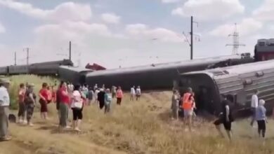 Rusiyada sərnişin qatarı qəzaya uğraydı, 8 vaqon aşdı (FOTO/VİDEO)