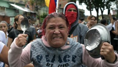 Venezuela, Başkan Maduro'nun üçüncü dönemine karşı protestolarla boğuşuyor