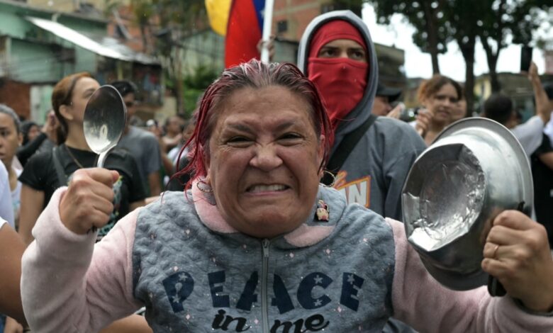 Venezuela, Başkan Maduro'nun üçüncü dönemine karşı protestolarla boğuşuyor