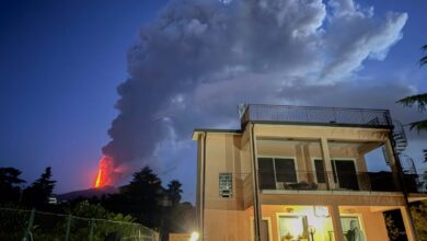 Catania havaalanı, Etna'daki patlama nedeniyle uçuşları azalttı