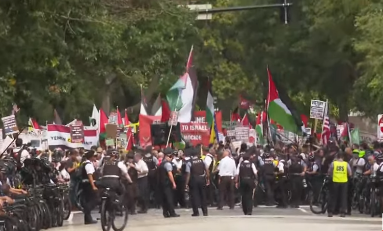 Chicago'daki binlerce protestocu İsrail'e yapılan askeri yardımın sona ermesini talep etti