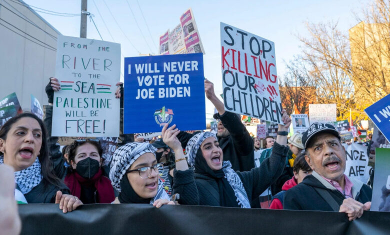 Demokratların kongresinin yapılacağı Chicago'da yüzlerce kişi Filistin için sokaklara akın etti