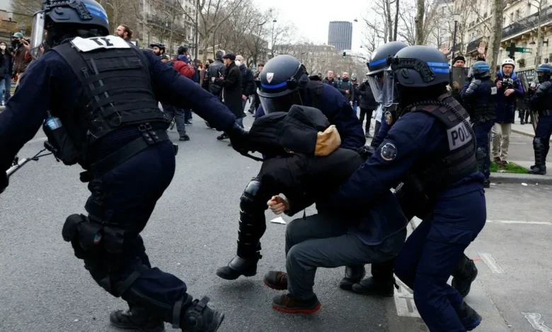 Fransız polisi protestoculara karşı güç kullandı