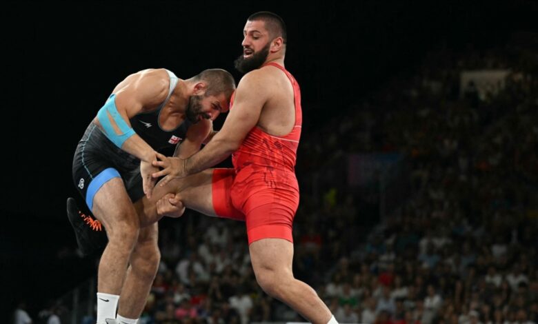 Geno Petriashvili, Giorgi Meshvildishvili'yi yenerek Olimpiyatlarda finale yükseldi.