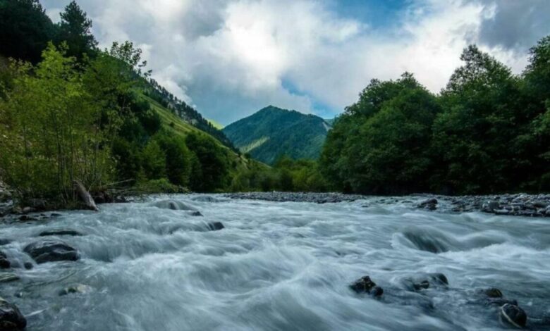 Güney Osetya'da nehirde bulunan bir cesetle ilgili bilgiler kontrol ediliyor