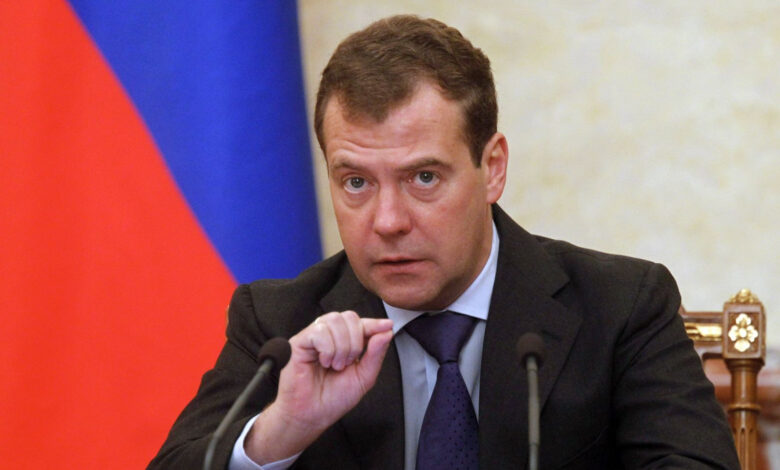 Medvedev: Almanya'da tanklarımızı görecekler