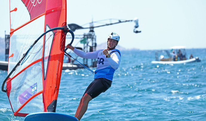 Paris Olimpiyatları: Tom Reuveny, İsrail'e rüzgar sörfünde altın madalya kazandırdı - İsrail Sporları