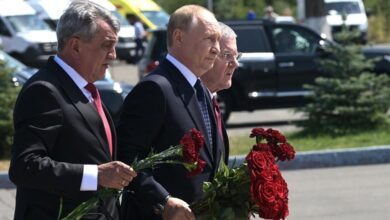 Putin ilk olarak 2004 yılında terör saldırısının gerçekleştiği Beslan'daki okulu ziyaret etti