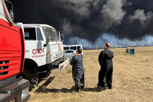 Ukrayna ordusu, yangınların devam ettiği Rusya'daki petrol üssüne bir kez daha saldırdı