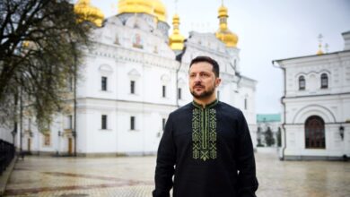 Zelensky, Rus Ortodoks Kilisesi'ni yasaklayan kararnameyi imzaladı