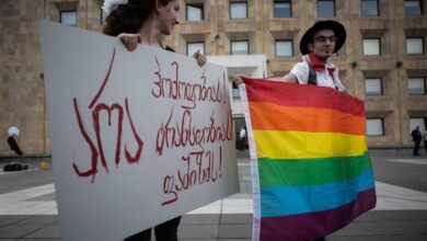 AB, Gürcistan'ın LGBT karşıtı yasa tasarısının ikinci okumada kabul edilmesini eleştirdi