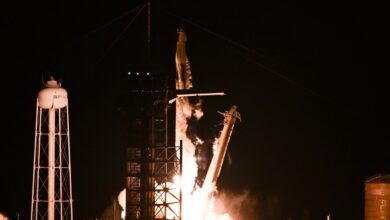 Crew Dragon'un astronotlarla 'en riskli' uçuşu başladı