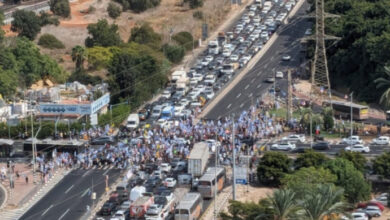 İsrail ülke çapında saldırılar düzenlerken protestocular rehine anlaşması talep ediyor - İsrail Haberleri