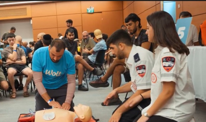 MDA, Wolt sürücülerine CPR ve ilk yardım eğitimi verecek - İsrail Haberleri