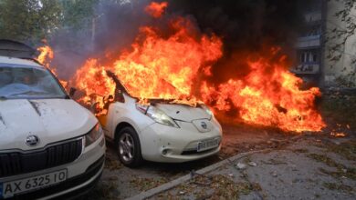 Saldırıların ardından Kiev'de yangın çıktı, iki kişi yaralandı