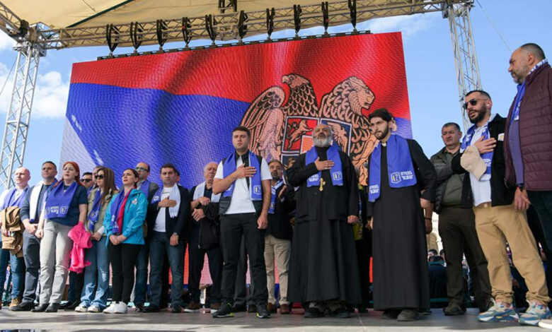 Erivan'ın merkez meydanında hükümet karşıtı miting düzenlendi