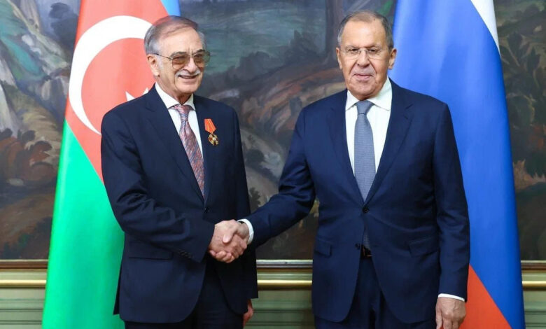 Lavrov, Alexander Nevsky Nişanı'nı Polad Bülbüloğlu'na sundu