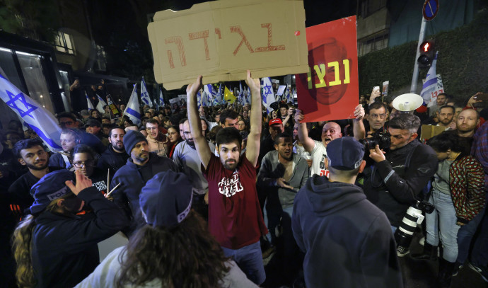 Binlerce İsrailli fotoğraflarla Yoav Gallant'ın kovulmasını protesto etti - İsrail Haberleri