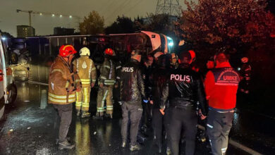 İstanbul'da yolcu otobüsü devrildi, 2 kişi öldü, 15 kişi yaralandı - FOTOĞRAF