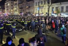 Polis yine protestocuları Tiflis'teki Melikishvili Caddesi'ne geri itti